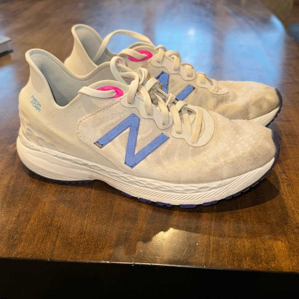 New balance fresh foam ROAV sneakers size 3.5